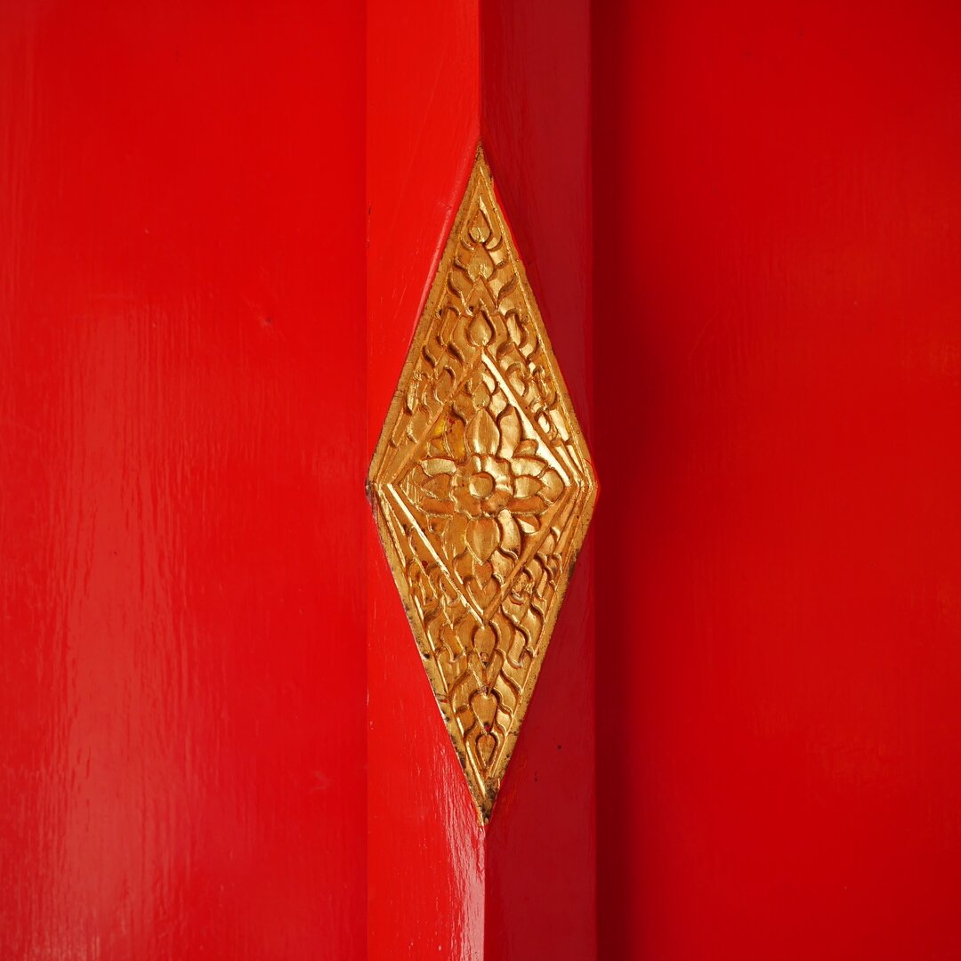 red wall, gold diamond, Wat Pho, Bangkok, Thailand