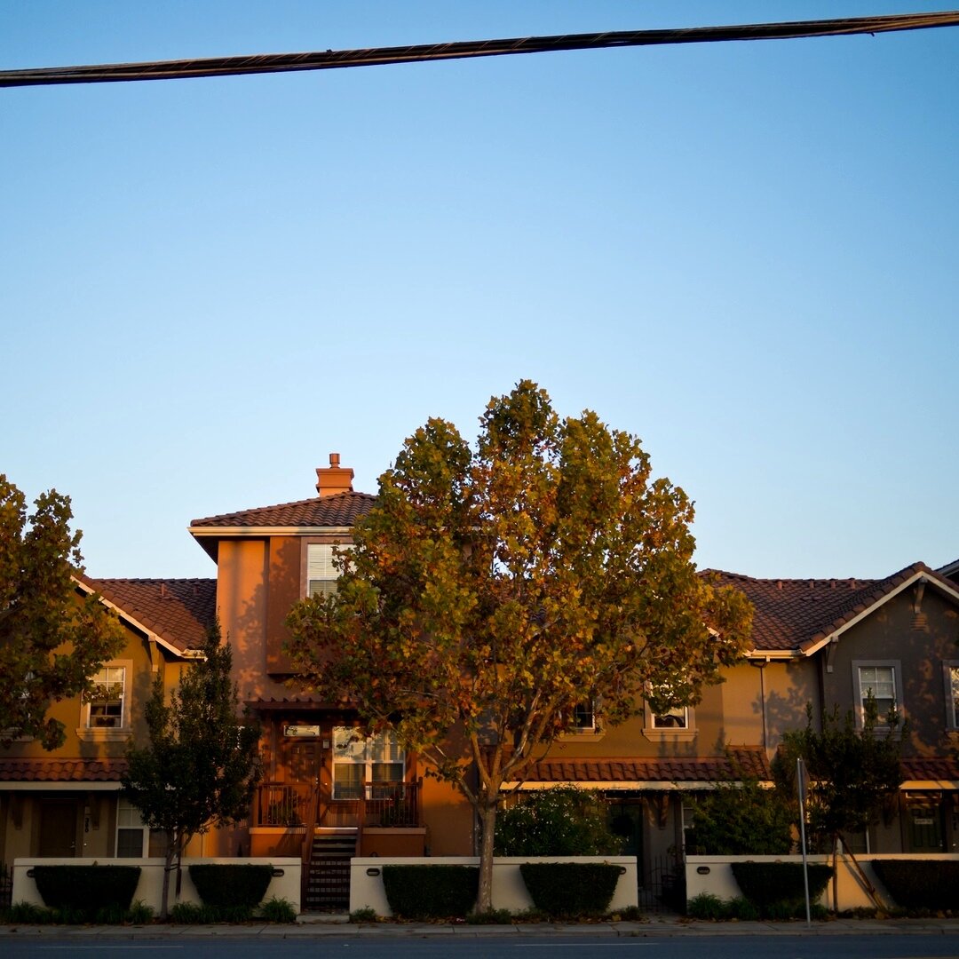 line of apartments, San José, California