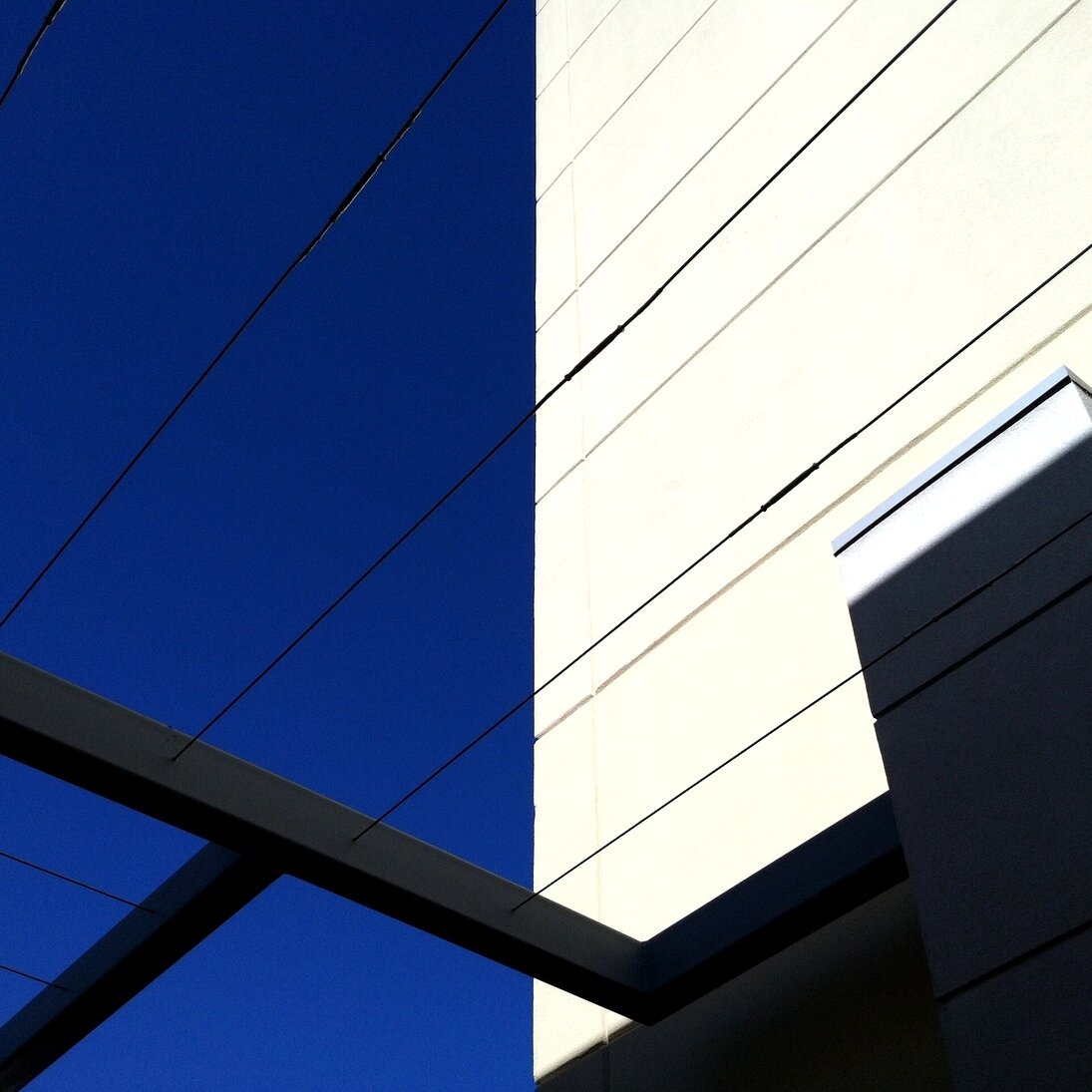 white wall, blue sky, San José, California